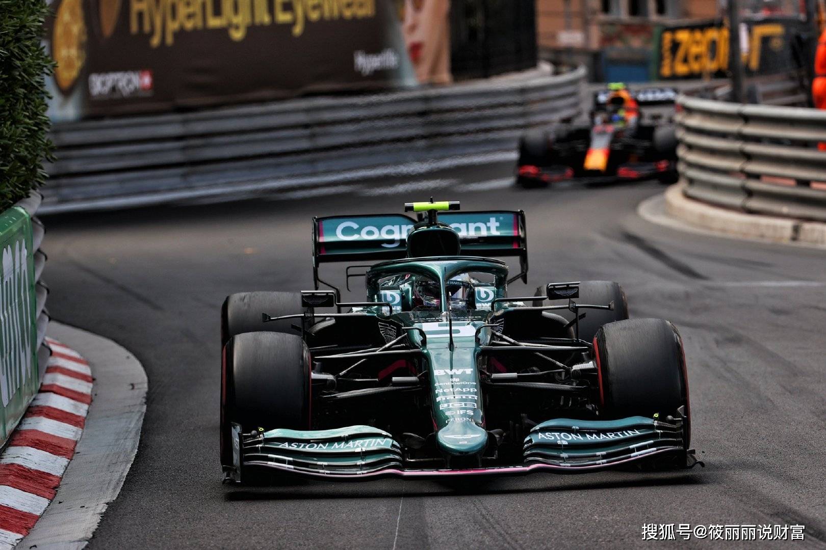 开云下载-梅赛德斯逆转阿斯顿马丁，佩雷兹统治全场