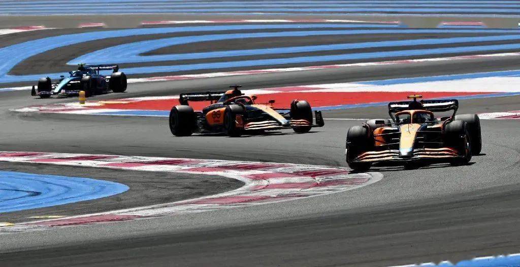 阿斯顿马丁翻盘威廉姆斯，皮亚斯特里关键制胜