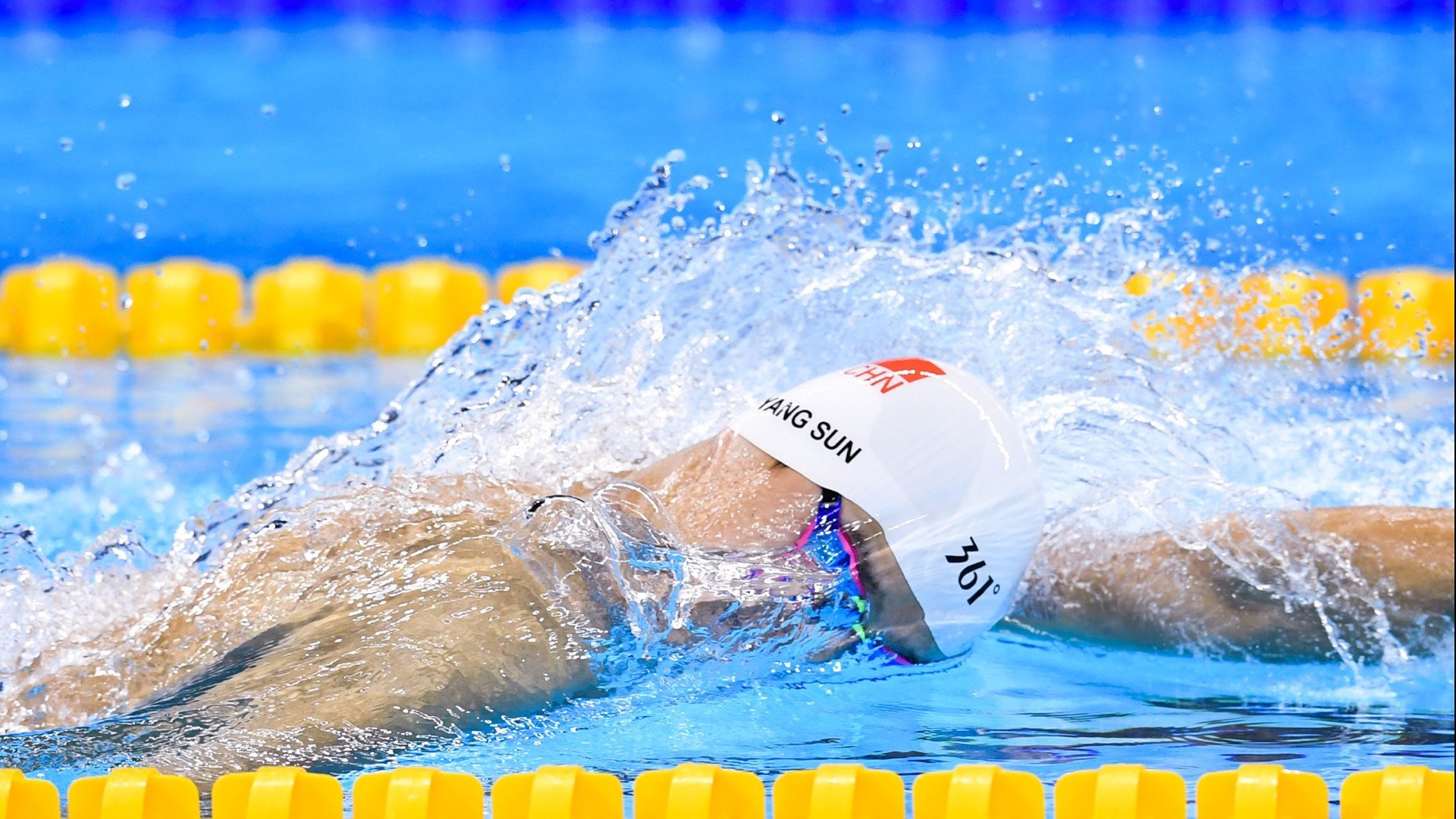 赛道与绿茵场，当弗拉霍维奇在F1赛场接管比赛